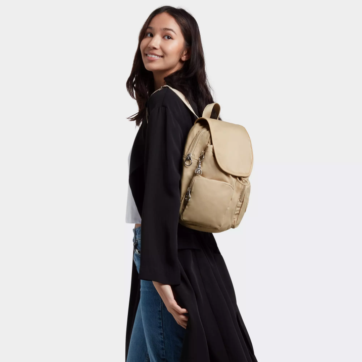 nueva mochila city pack Kipling beige natural mujer 884V360 mochilas de moda